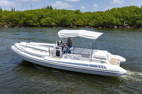 25ft Novurania Yacht For Sale