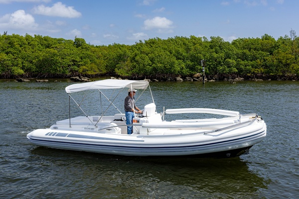 25ft Novurania Yacht For Sale