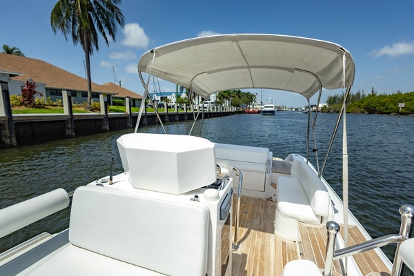 25ft Novurania Yacht For Sale
