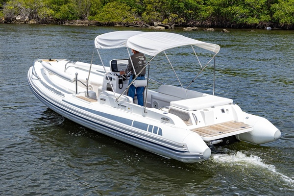 25ft Novurania Yacht For Sale
