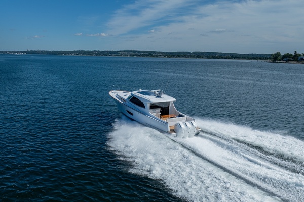 Matterhorn White 50ft ECLIPSE Yacht For Sale