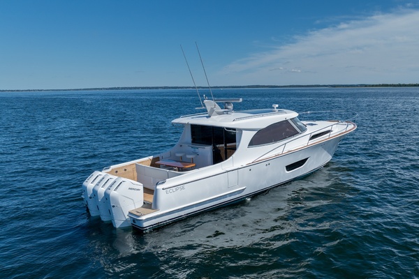 Matterhorn White 50ft ECLIPSE Yacht For Sale
