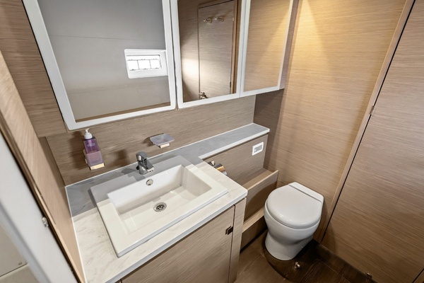 2024 Fountaine Pajot 44