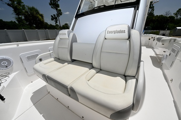 2017 Everglades 35