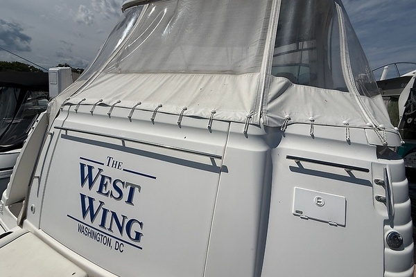 Photo of the 2007 Rinker 420 Express Cruiser "West Wing"