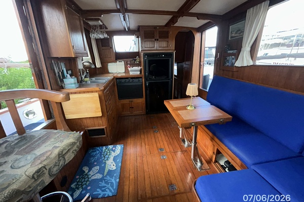 36' Monk salon aft