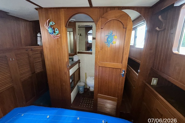 36' Monk master stateroom forward