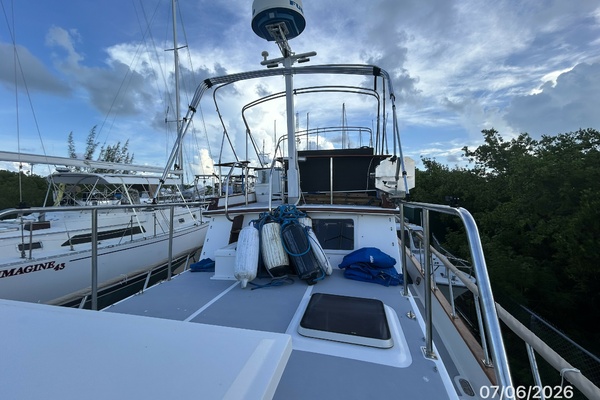 36' Monk trunk cabin forward