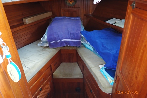 36' Monk guest stateroom2