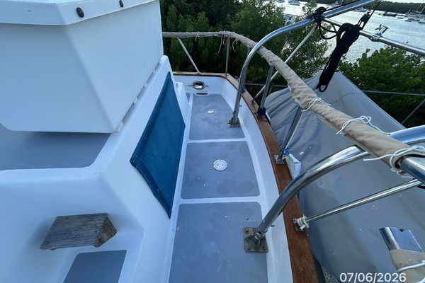 36' Monk aftdeck starboard