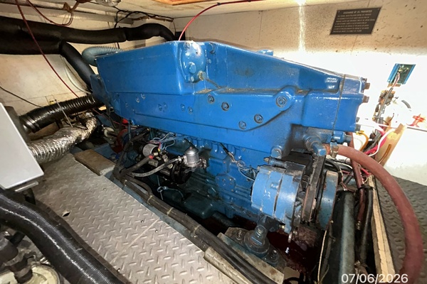 36' Monk main engine1