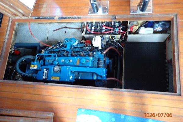 36' Monk engine room access