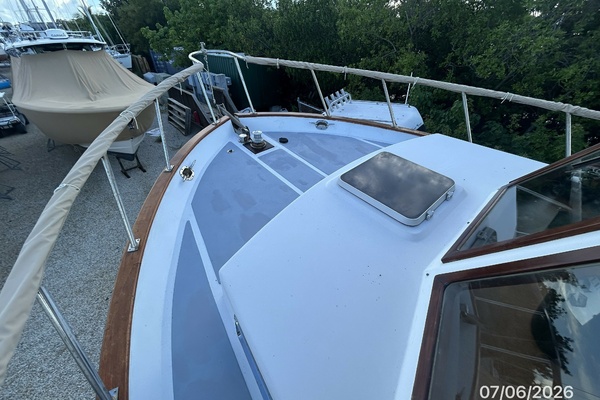 36' Monk foredeck1