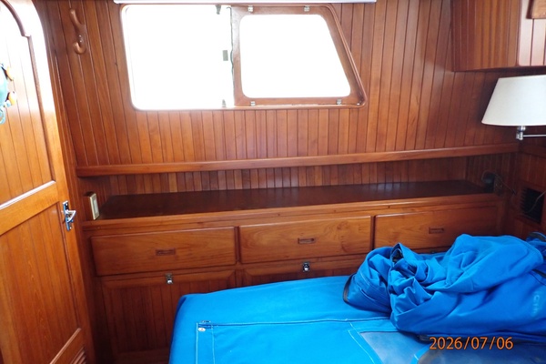 36' Monk master stateroom starboard