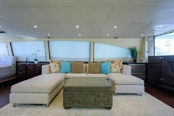 2012 Lazzara Yachts 95