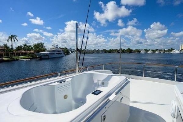 2012 Lazzara Yachts 95
