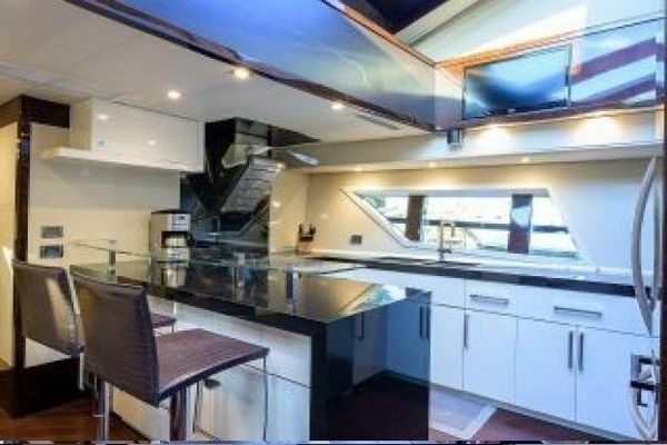 2012 Lazzara Yachts 95