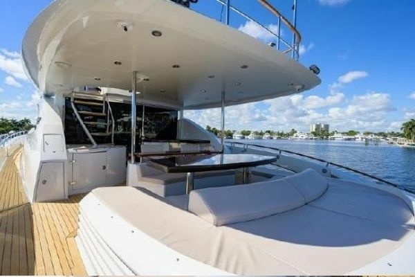 2012 Lazzara Yachts 95