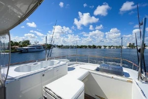 2012 Lazzara Yachts 95
