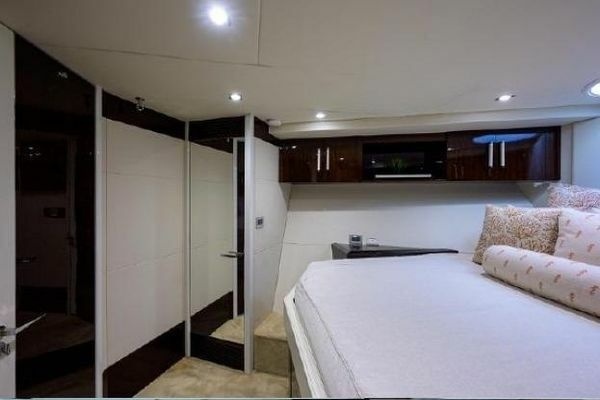 2012 Lazzara Yachts 95