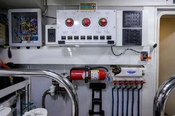 2012 Lazzara Yachts 95