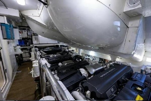 2012 Lazzara Yachts 95
