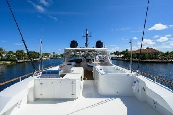 2012 Lazzara Yachts 95