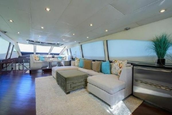 2012 Lazzara Yachts 95