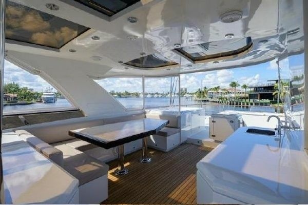 2012 Lazzara Yachts 95