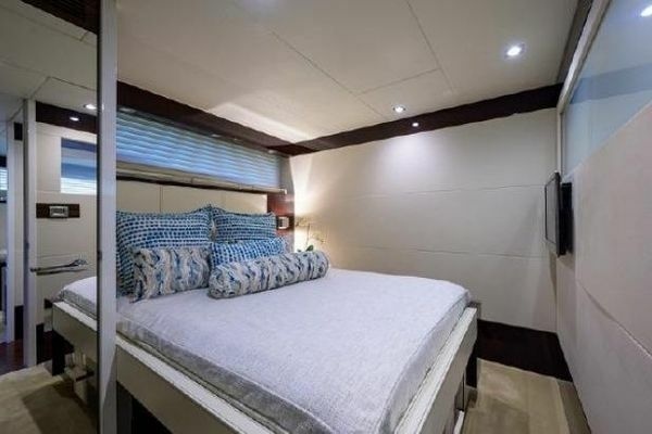 2012 Lazzara Yachts 95