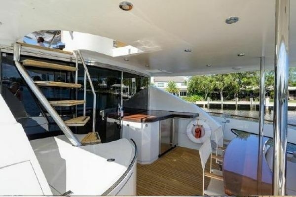 2012 Lazzara Yachts 95