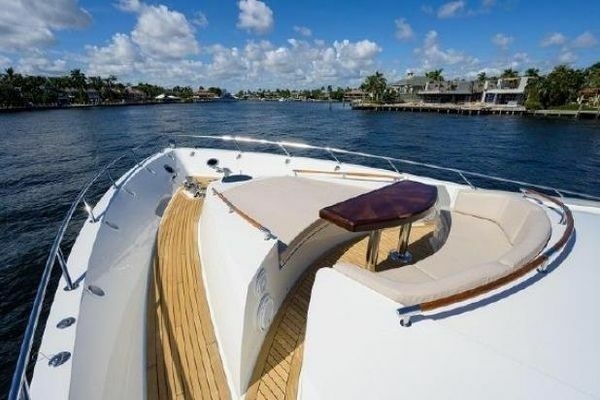 2012 Lazzara Yachts 95