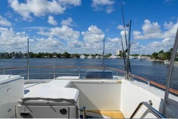2012 Lazzara Yachts 95