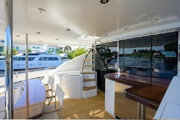 2012 Lazzara Yachts 95