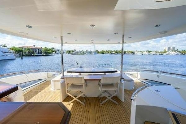2012 Lazzara Yachts 95