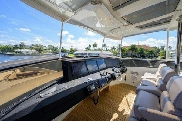 2012 Lazzara Yachts 95