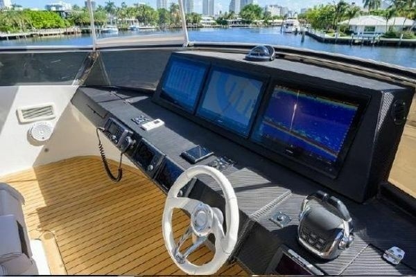 2012 Lazzara Yachts 95