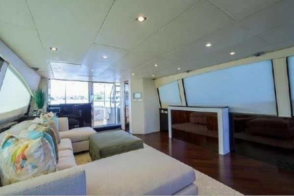 2012 Lazzara Yachts 95
