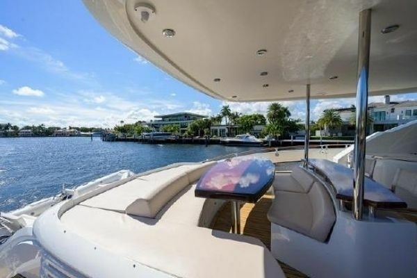 2012 Lazzara Yachts 95