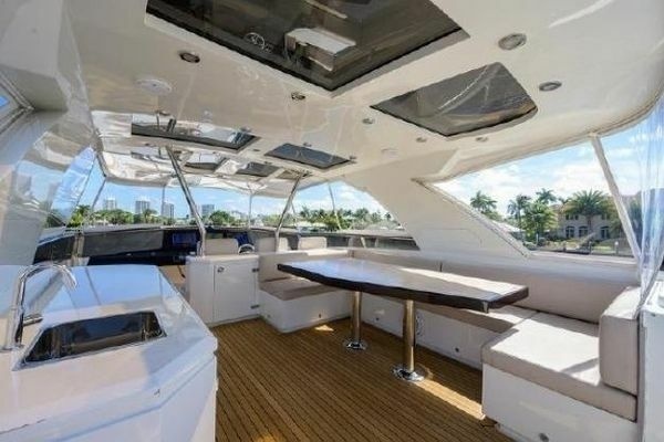 2012 Lazzara Yachts 95