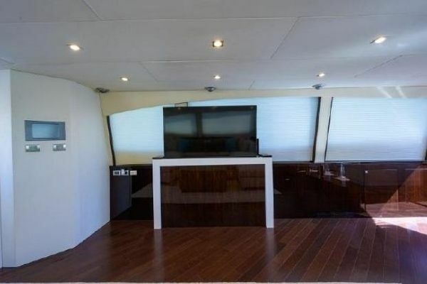 2012 Lazzara Yachts 95
