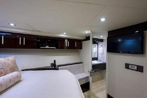 2012 Lazzara Yachts 95