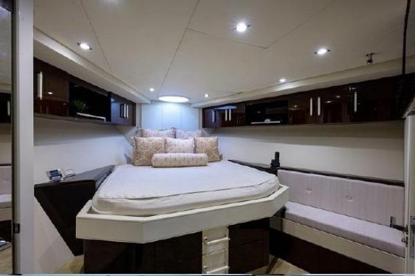 2012 Lazzara Yachts 95