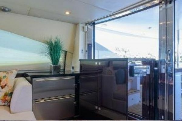 2012 Lazzara Yachts 95