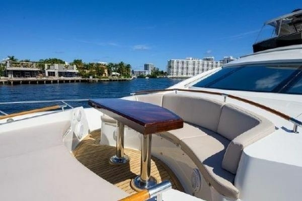 2012 Lazzara Yachts 95