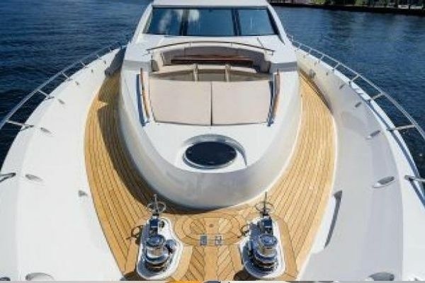 2012 Lazzara Yachts 95