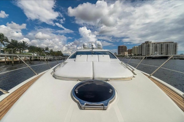 2008 Azimut 62