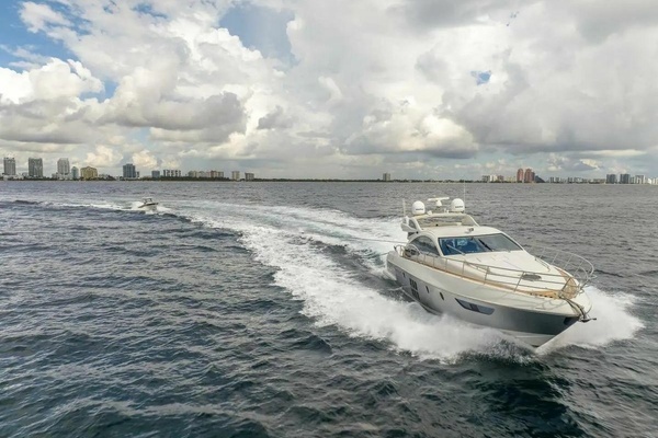 2008 Azimut 62
