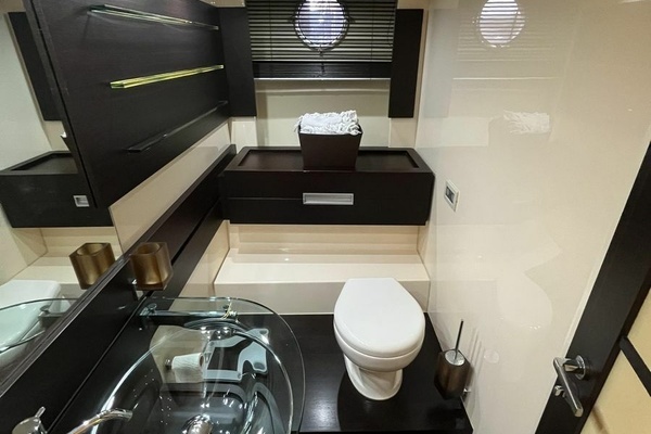 2008 Azimut 62