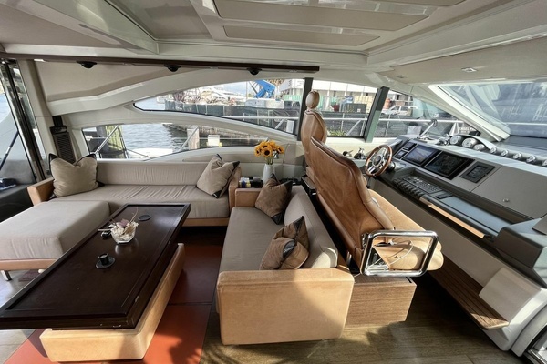 2008 Azimut 62